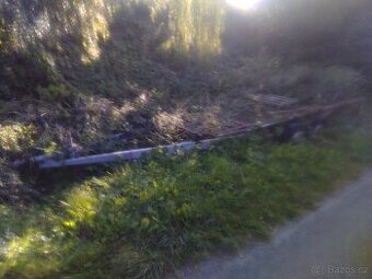 Dvouosy přívěs bez SPZ. Plato.Jen volat