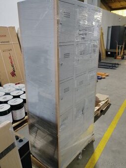 Nový poškozený boxová skříň