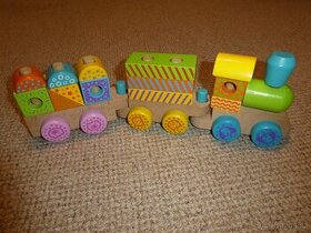 Hračky - mašinky, autíčko a další