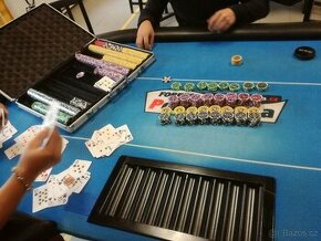 Mohutný Pokerový stůl až pro 10 hráčů s držákem na chipy