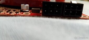 grafická karta Gigabyte Radeon HD 4870. Jedná