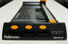 Kotoučová řezačka "Neutron A4+", A4, 10 listů, FELLOWES