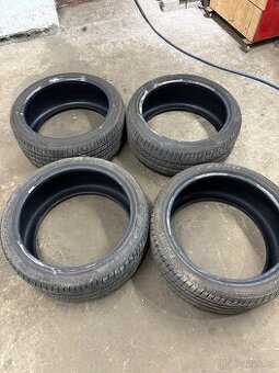 Letní gumy Pirelli P Zero 295/35R21 265/40R21