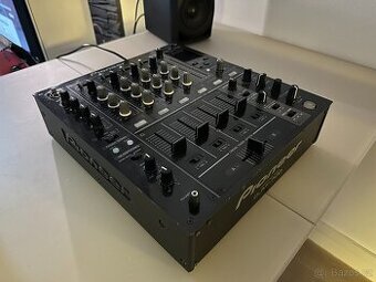 Pioneer DJM 700 - 1