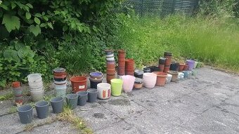 Obaly na rostliny + květináče - cca 225 ks