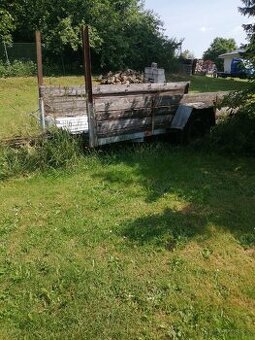 Kára za traktor.