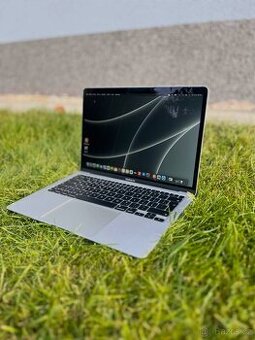 Apple MacBook Air 2020, M1, 16GB RAM a 512GB SSD - Top stav