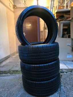 Hezká kompletní letní sada pneu Pirelli 235/35/19