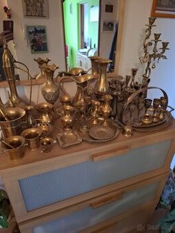 Mosazné svícny a nádobí