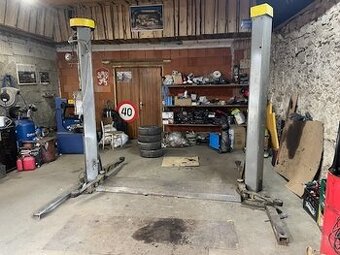 Dvousloupový zvedák 3,5 t