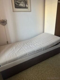 Polohovací čalouněná postel