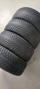 235/50/18 Nokian WR SUV 4, DOT 4518, vz 7.0-6.0mm