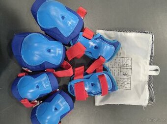 Sada tří párů dětských chráničů na on-line brusle vel. XS