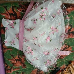 Šaty nové, nenošené, jen rozbalené