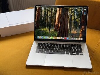 MacBook Air 15” M2 / 8 GB / 256 GB 100% stav, 4 cykly, Win11