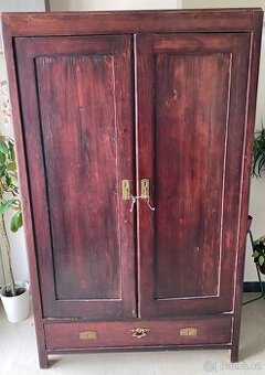 Historická selská skříň