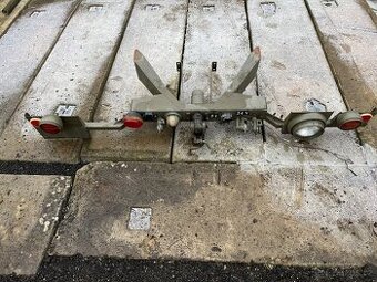 Praga V3S M2 - zadní závěs, kompletním uchycení