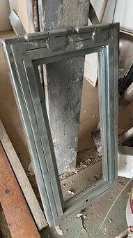 pozinkované sklepní okno