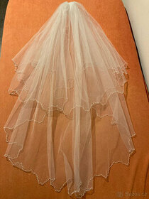 Svatební závoj středně dlouhý