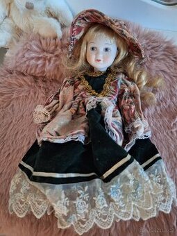 Porcelánová panenka 25 cm