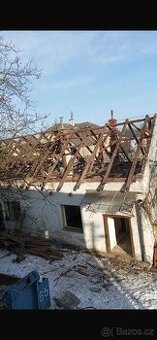 Poptávám staré dřevo ze starých stodol baráku