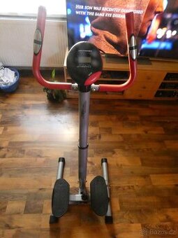 Posilovací stroj na nohy