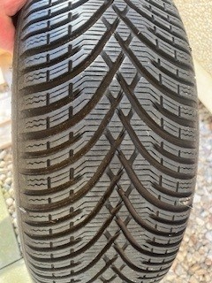 Prodám 2 ks zimní pneu Krisalp Kleber 205/55/17