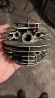 Hlava motoru Jawa 550 pařez