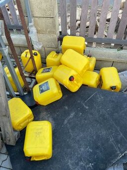 Plastové kanystry 10L