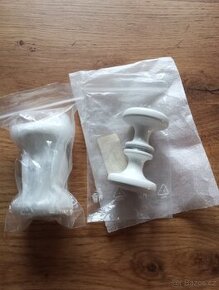 Madlo ke sprchovým dveřím