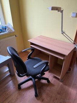 Prodám dětský stůl a židly