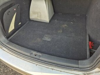 Vw Golf V combi- dvojité dno kufru.