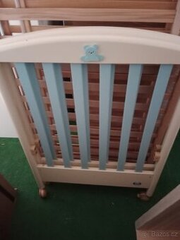 Dětská dřevěná postýlka