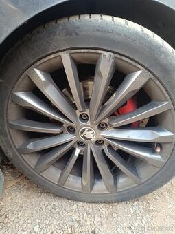 Škoda Superb 3 ALU kola 19 s pneu