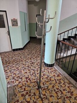 Prodám věšák na oblečení - ODVEZU