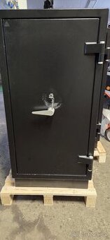 Trezor T-Safe