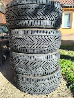 Celoroční pneu 225/50 R17