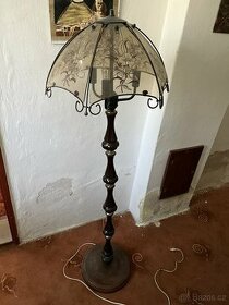 Starší dřevěná lampa - 1