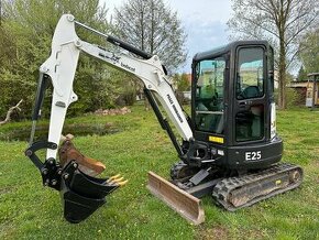 Minibagr Bobcat E25 + 3x lžíce