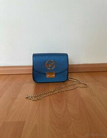 Modrá kabelka s logem MK