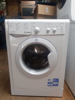 Pračka Indesit IWSC 51051. Slim 42 cm/ Na 5 kg. Pěkný stav