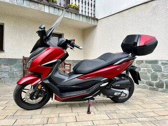 Honda Forza 125 s novým výfukem Leo Vince