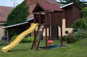 Dětský domeček se skluzavkou - 1