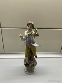 Biskvit ( porcelán ), malovaný. Soška žena s kyticí - 1