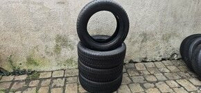 235/60/18 Bridgestone - zimní - pošlu poštou 909.