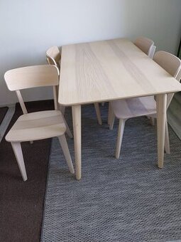 Prodám jídelní stůl  a 4 židle z IKEA,jasan,nové,cena 4000,-