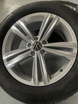 Orig zimni alu VW Tiguan II Sebring r18 + Pirelli 235/55r18
