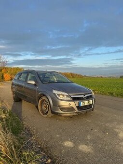 Opel Astra H caravan 1.9 cdti s poruchou