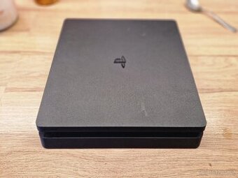 Ps4 Slim 1TB nefunkční, vhodné na ND