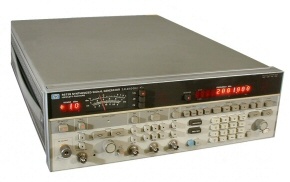 HP 8673B mikrovlnný generátor 26.5 GHz